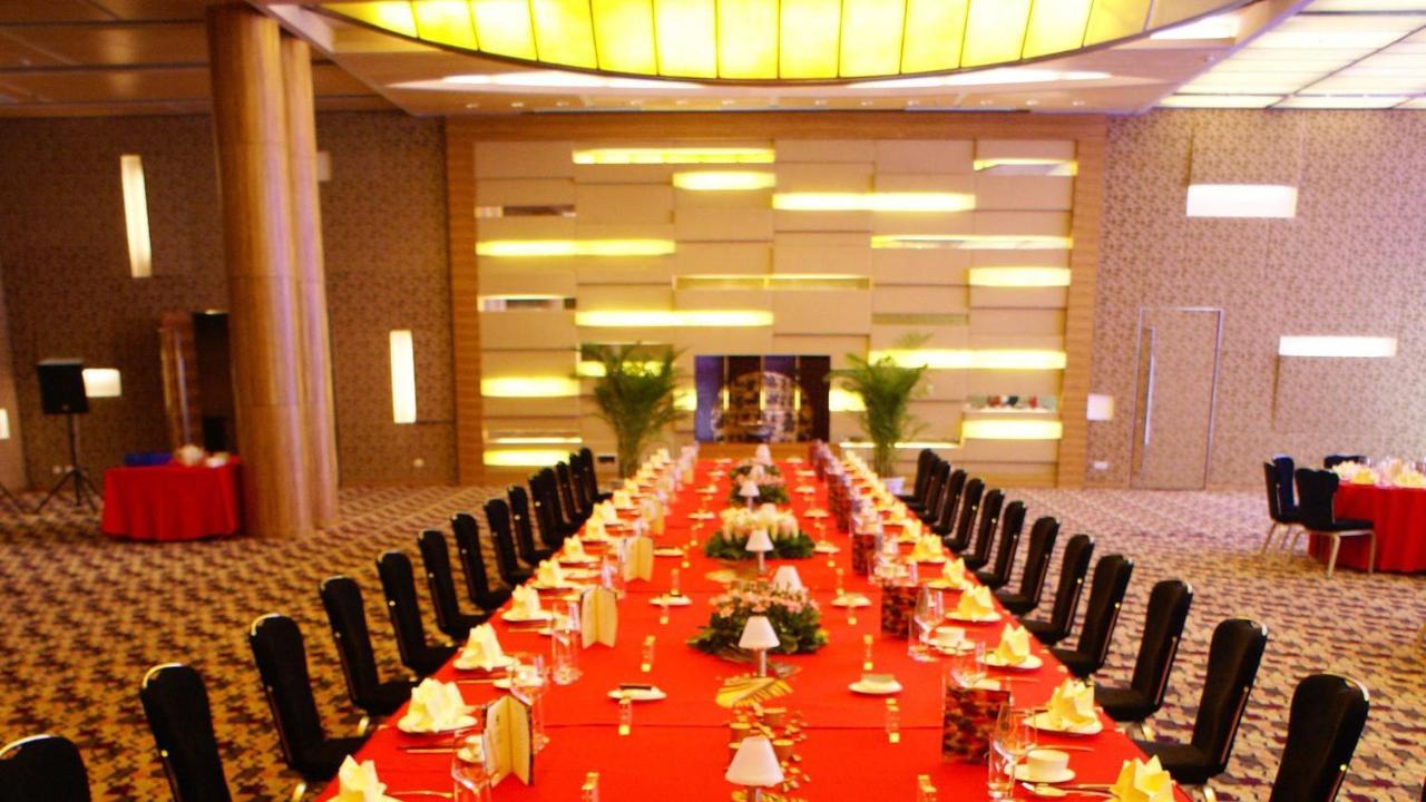 Holiday Inn Binhai Tianjin Exteriör bild
