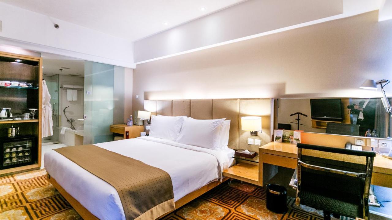 Holiday Inn Binhai Tianjin Rum bild