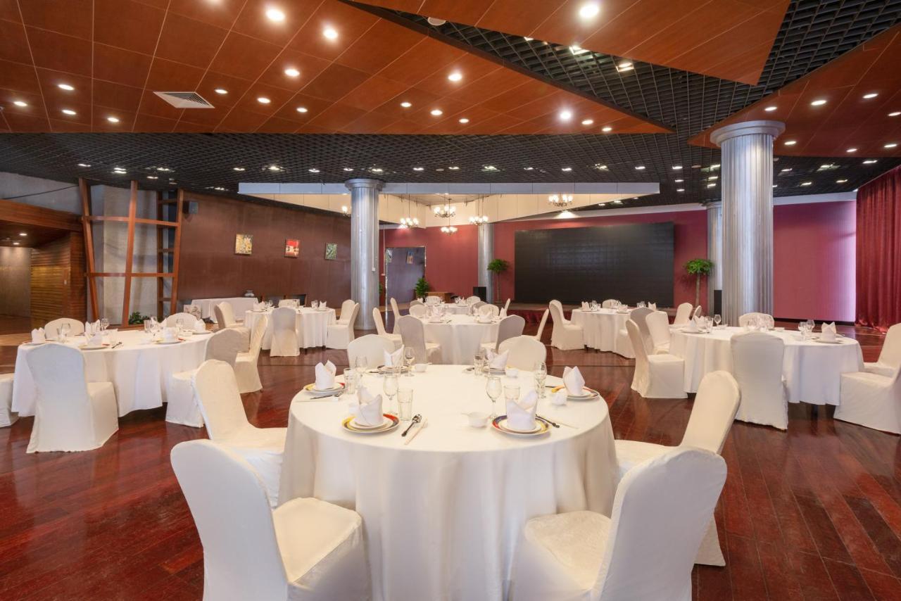 Holiday Inn Binhai Tianjin Exteriör bild